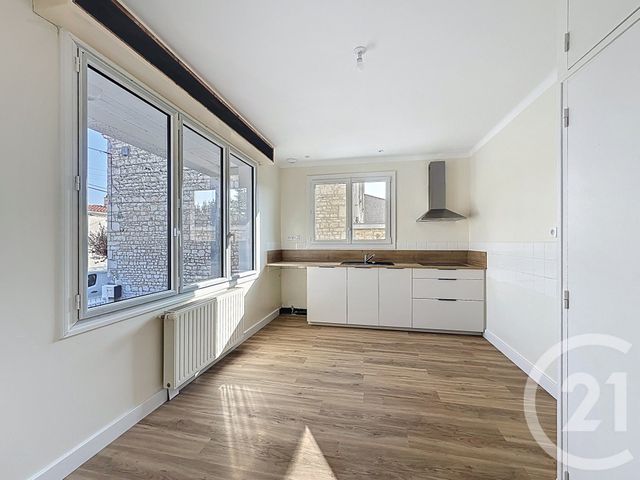Maison &agrave; louer - 5 pi&egrave;ces - 81 m2 - Lucon - 85 - PAYS-DE-LOIRE