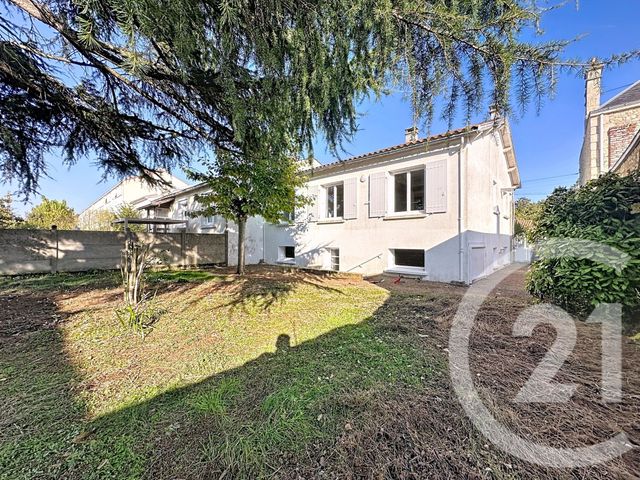 Maison &agrave; louer - 5 pi&egrave;ces - 81 m2 - Lucon - 85 - PAYS-DE-LOIRE